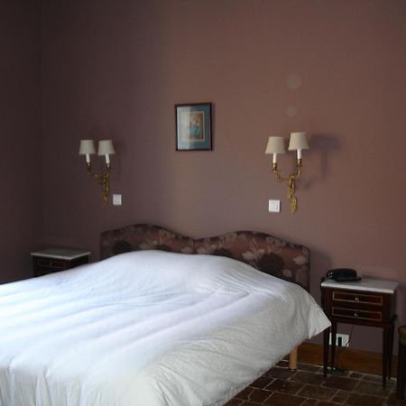 Le Relais Du Lyon D'Or Hotel Angles-sur-lʼAnglin Eksteriør billede